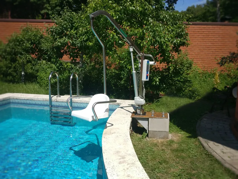 Сравниваем подъемники для бассейна. Обзор.