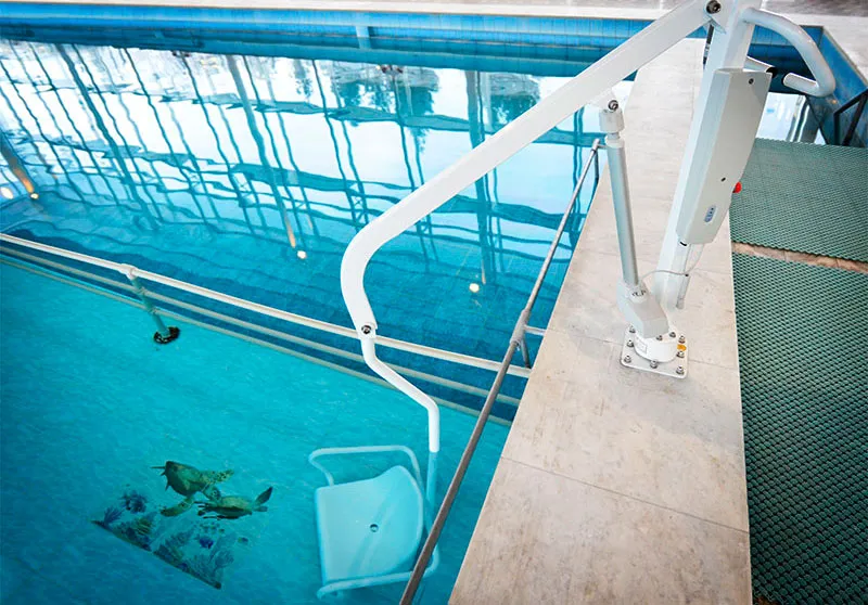 Подъемник для инвалидов в бассейн