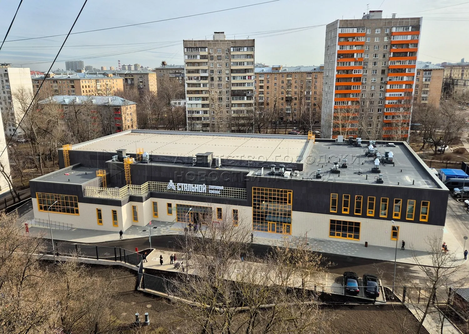 Подъемник для бассейна в спортивном комплексе "Стальной" 