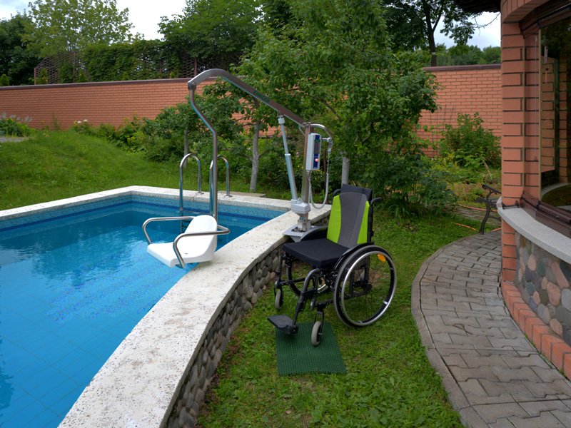инвалидный подъемник для бассейна