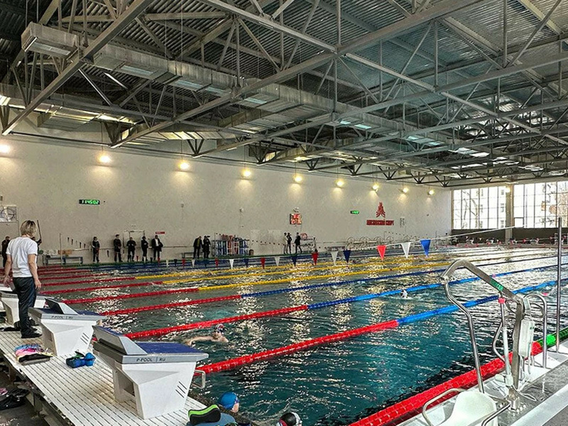 Подъемник для бассейна в спортивном комплексе "Стальной" 