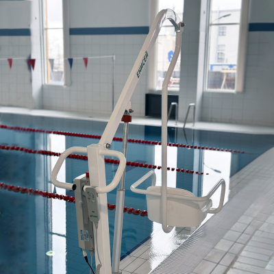 Подъемник электрический для бассейна "ЕНИСЕЙ" ИПБ-170Э (с электроприводом и аккумулятором)